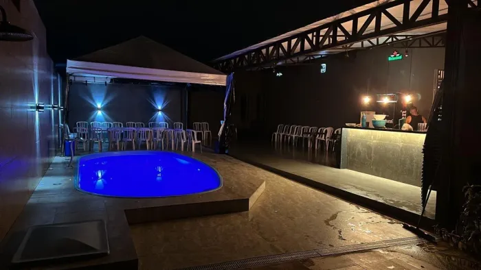 CASA COM PISCINA POR DO SOL 603