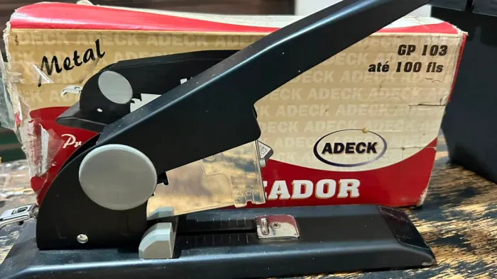 Vendo Grampeador para 100 FLS - Usado