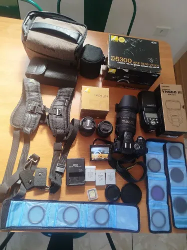 Camera Nikon D5300 24MP + 4 baterias + 3 lentes + FLASH+ cartões de memória + acessórios