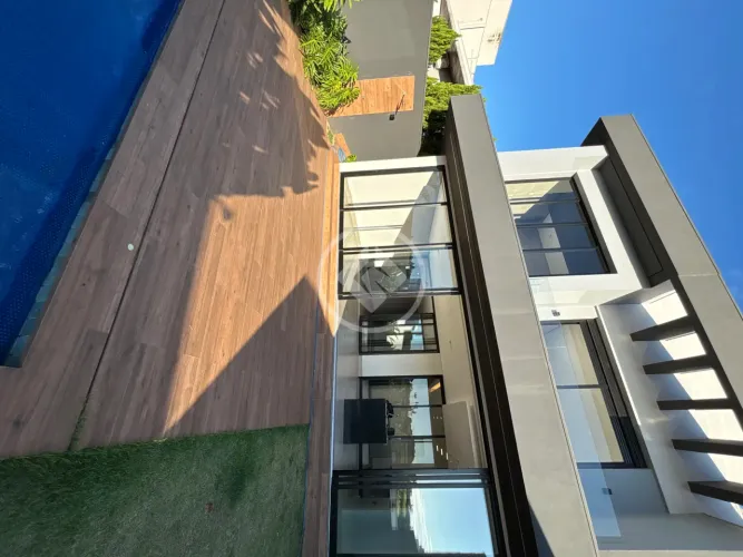 Vendo Sobrado 4 Quartos com Suíte Master, Piscina Aquecida e Energia Fotovoltaica | Gávea