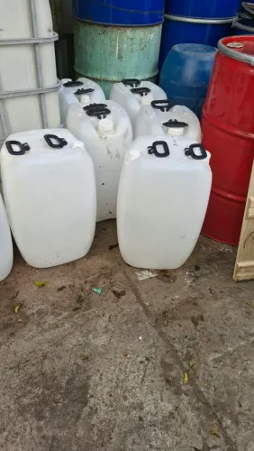 Galões / Bombonas de plástico 50 litros usados, transparentes