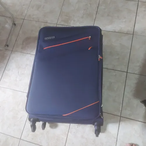 Mala grande usada 2 vezes paguei 900 reais vendo por 350 reais