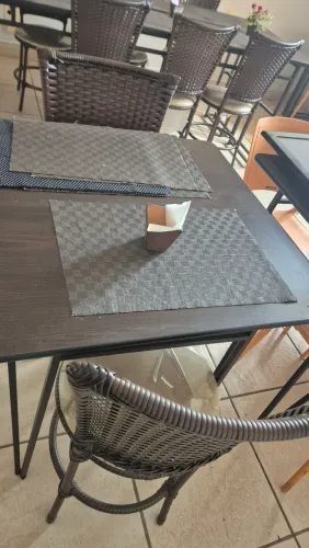 Vendo 4 conjuntos de mesas com 2 cadeiras