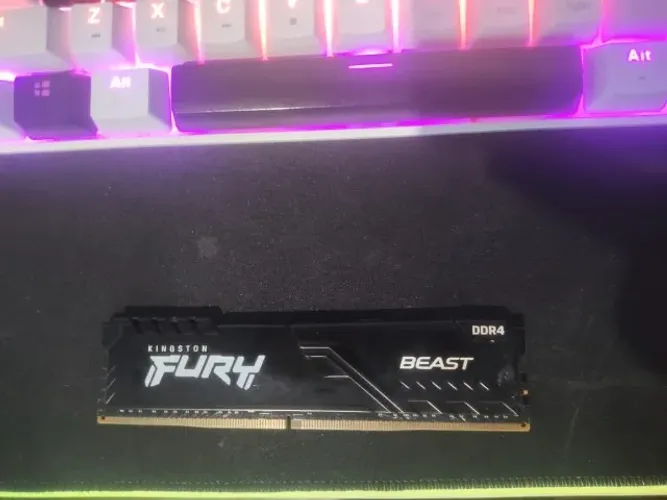 ? Memória RAM Kingston Fury Beast 8GB DDR4 3200MHz