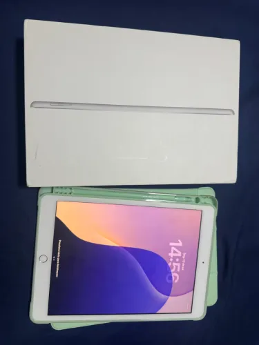 iPad 8 bem conservado