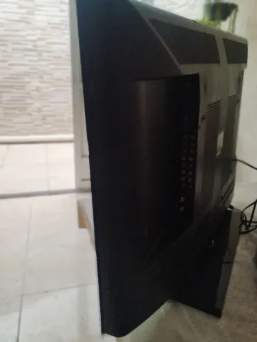 Vendo TV CCE 42 polegadas usada