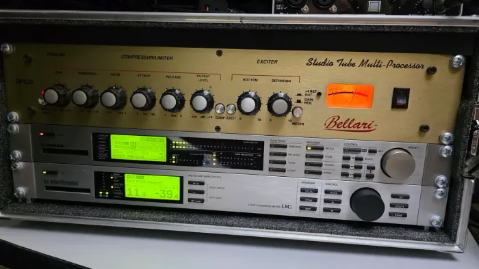 Pre Valvulado Bellari RP533 Voz Estúdio, Compressor, Equalizador Exciter e Big Bottom