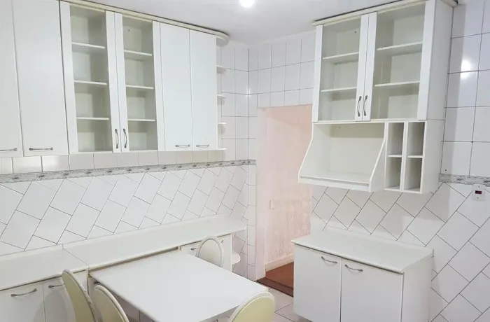 Casa no condomínio Residencial Thalia para locação com 3 quartos, sendo 1 suíte, 200m²