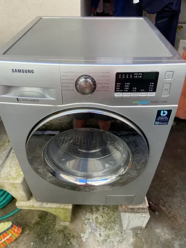 Máquina de lavar e secar