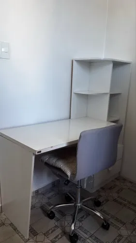 Penteadeira/Escrivaninha com Estante + Cadeira de Escritório