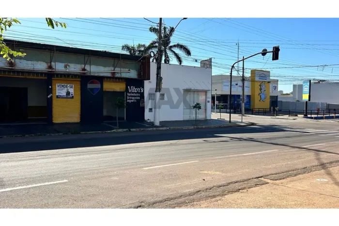 VENDO BARRACÃO COMERCIAL NA RUA DOM PEDRO SOB ESQUINA DA DOM PEDRO COM AV TIRADENTES IMÓVE