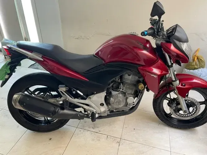 Vende-se CB300r 