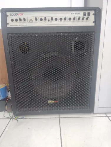 Caixa amplificada, marca LOUD VOX modelo LM 800