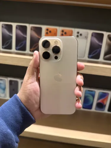16 PRO DESERT DE 256GB - USADO