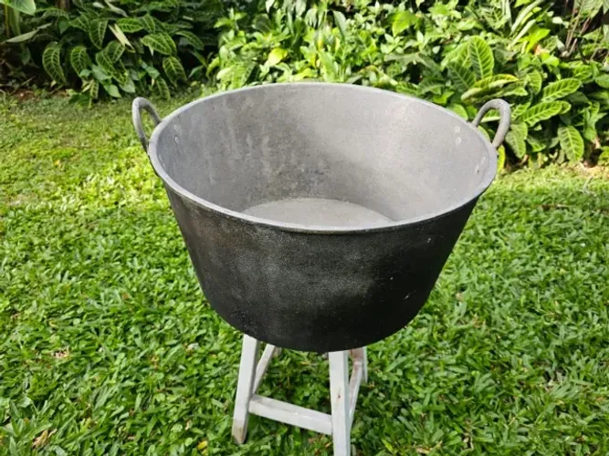 Tacho De Aluminio Fundido 55 cm boca x 35 cm altura com fundo oval