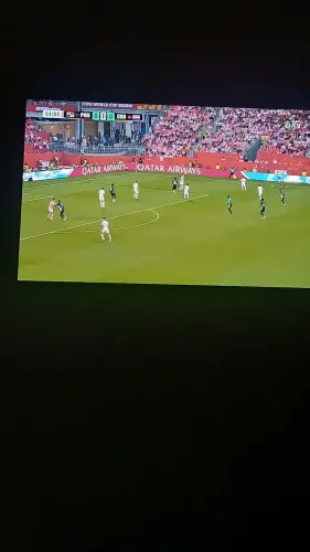 Tv oled c4 em ótimo estado 1500 h de uso, pezinho, caixa etc