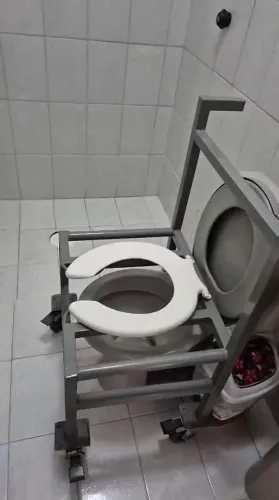 Cadeira de banho reforçada