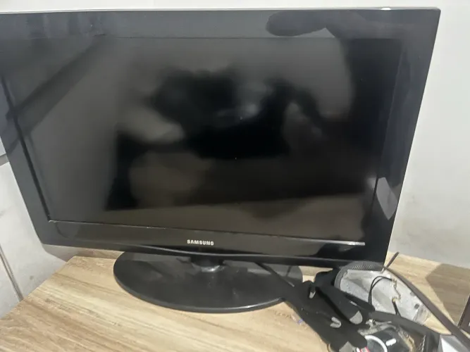 Tv semi nova