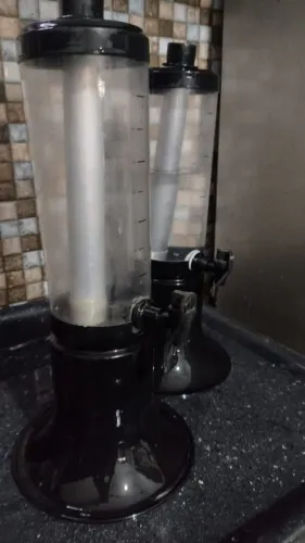 Torre de chopp com bastão 2,5 litros, base de metal