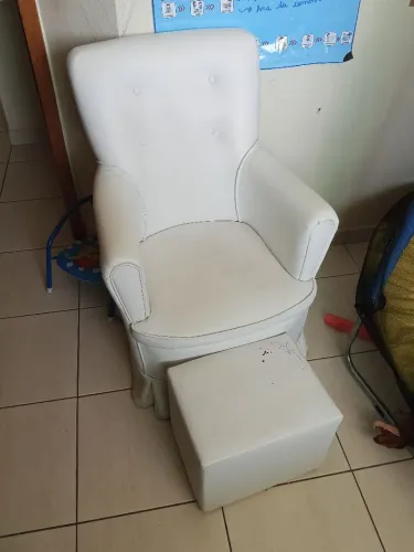 Poltrona de Amamentação com puff