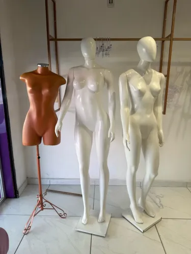 Manequim feminino usado