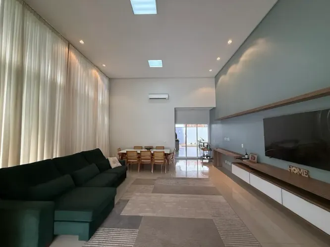 Térrea  252 m², 4 suítes, piscina aquecida, quintal no Cond Portal do Sol Green, Goiânia -