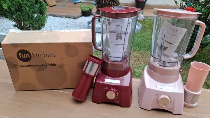 Liquidificador funkitchen vinho/rosa claro,fabricado pela Britânia