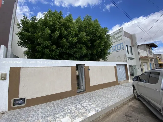 CASA EM VIA PÚBLICA EM ASSU/RN 3/4 - 152m² - CENTRO