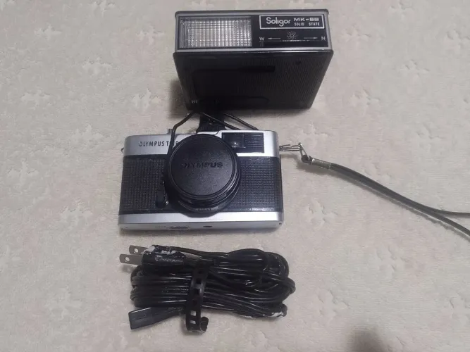 Camera Analógica Olympus trip 35 + Flash