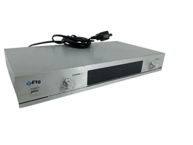 PROFESSIONAL WIRELESS MICROPHONE SYSTEM FTG MCC2200 - PARA MANUTENÇÃO OU RETIRADA DE PEÇAS