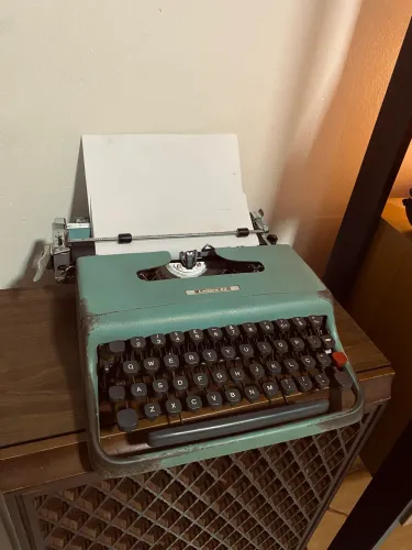 Máquina de escrever Olivetti FUNCIONANDO