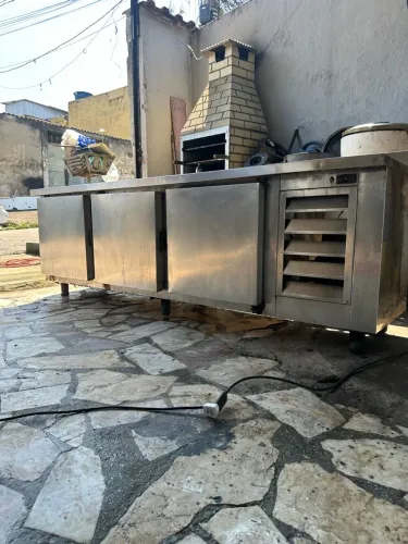 Balcão Refrigerado Industrial Inox 2,35m - 3 Portas - Revisado - 220V
