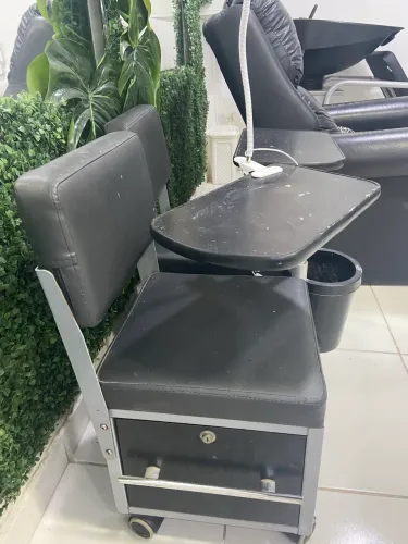 Carrinho auxiliar de Manicure