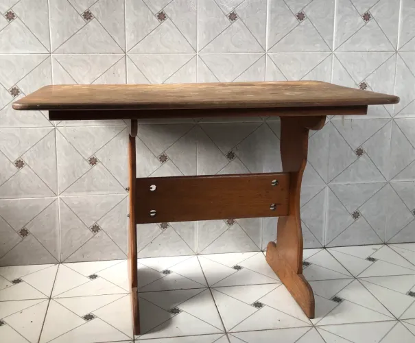 Mesa de Madeira Reforçada - Ideal para Cozinha, Estudos ou Setup