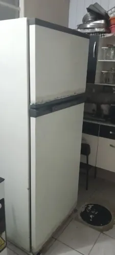 GELADEIRA BRANCA ANTIGA