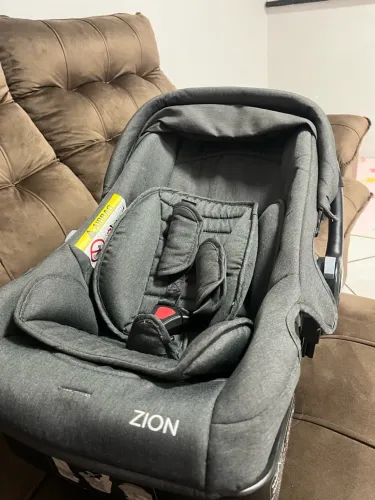 Bebê conforto com suporte de cadeirinha Zion