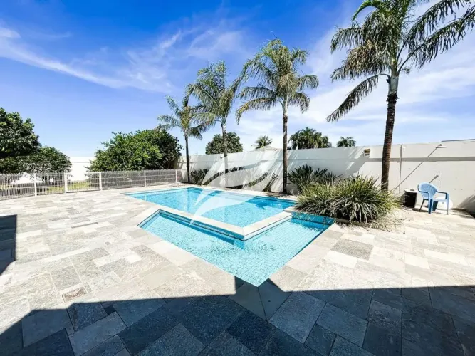 Condomínio Guatambu - Casa 3 suítes e com piscina à venda no condomínio Guatambu