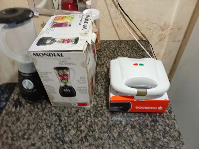 Liquidificador mundial e sanduicheira