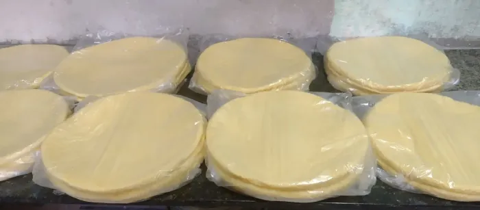 Massas de pizzas frescas semi italiana, sabor e qualidade por apenas 3,85$. CTT *