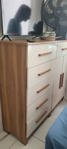 Cômoda de 6 cavetas e 2 portas em perfeito estado!