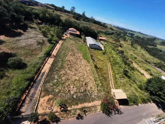 CHÁCARA À VENDA | SOSSEGO E QUALIDADE DE VIDA A APENAS 15 MINUTOS DO CENTRO DE ARAXÁ