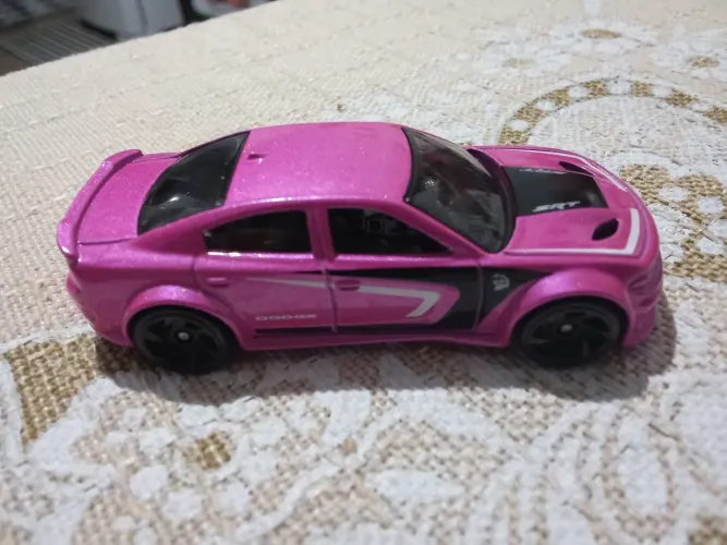 Carrinhos colecionáveis em miniaturas da Hot Whells novos.