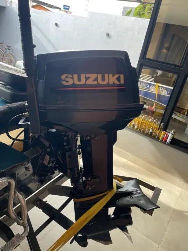 Suzuki 40 HP partida elétrica 