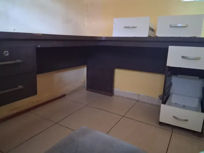 Vendo móvel para escritório ou uso em geral.