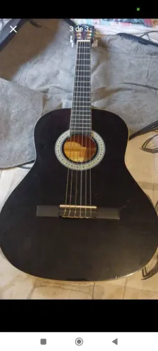 Vendo violão preto 7 meses de uso, não é elétrico