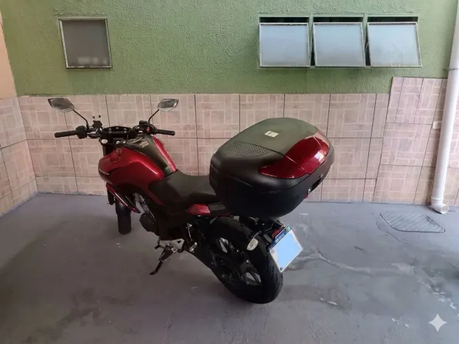 Vende moto impecável