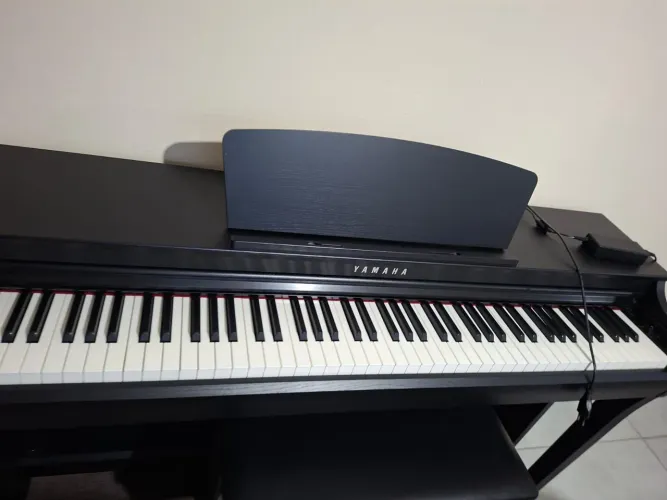 Piano Digital Yamaha CLP725 