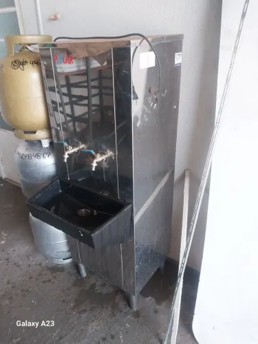 Bebedouro inox 2 torneiras semi novo