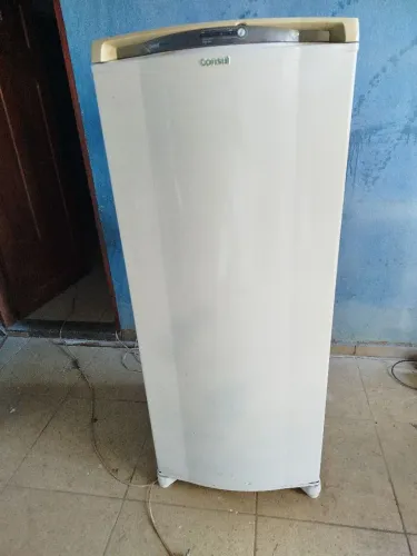 Geladeira marca Consul bem conservada motor original nunca foi mexido faço entrega