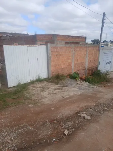 Vendo terreno com casa em construção na vila barigui Cic 150 mil